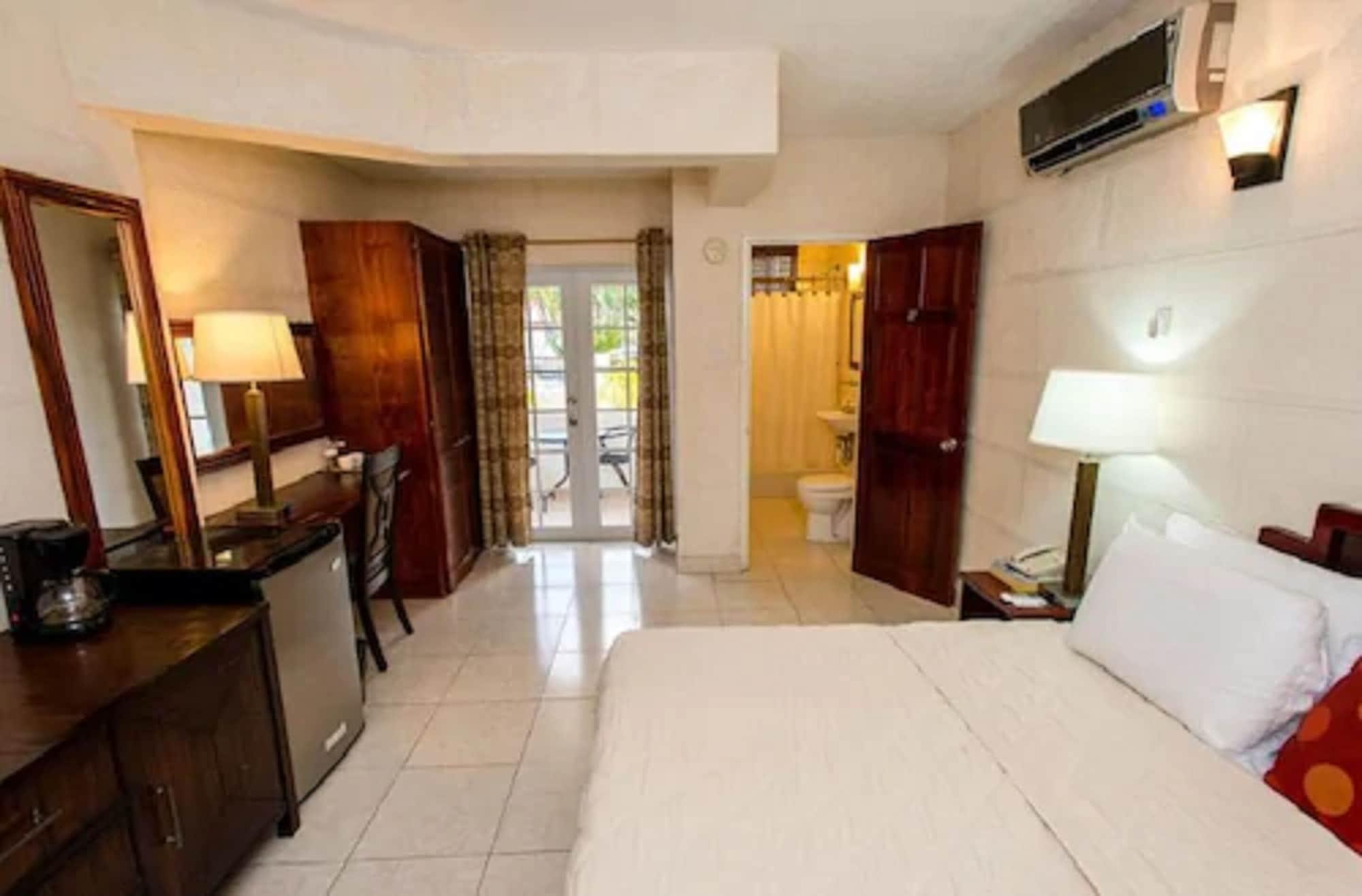 Ocean 15 Hotel Christ Church Esterno foto