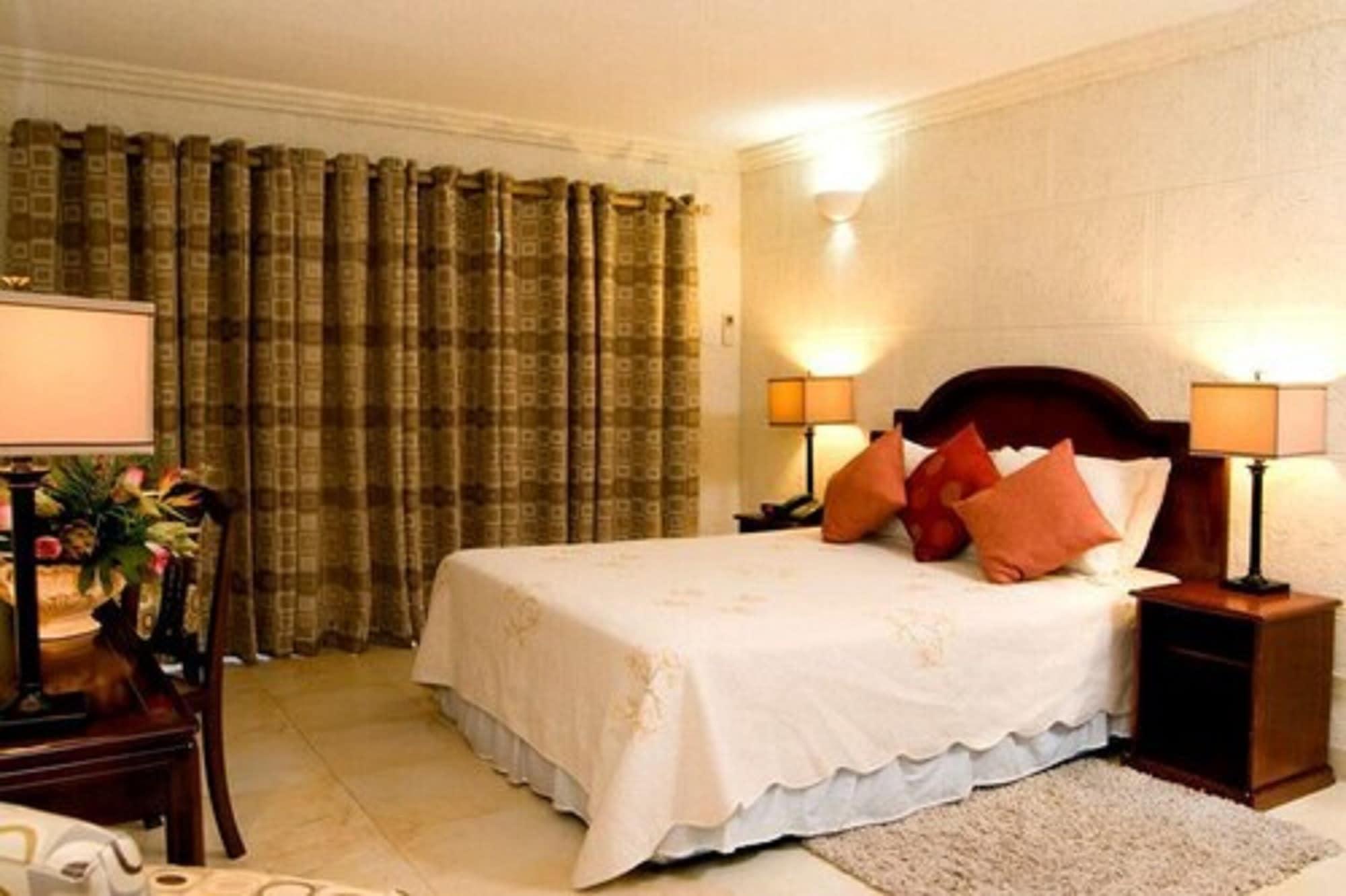 Ocean 15 Hotel Christ Church Esterno foto